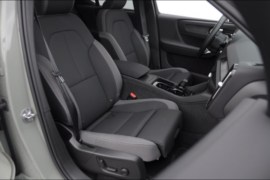 Volvo EX40 252PK Automaat Extended Range Ultra Panoramadak / 360 Camera / Apple carplay / Android auto / Elektrisch bedienbare voorstoelen / Pilot assist / Adaptive cruise control / Harman kardon audio / All season banden / Stoelverwarming voor / Warmtepomp Volvo EX40 252PK Automaat Extended Range Ultra Panoramadak / 360 Camera / Apple carplay / Android auto / Elektrisch bedienbare voorstoelen / Pilot assist / Adaptive cruise control / Harman kardon audio / All season banden / Stoelverwarming voor / Warmtepomp