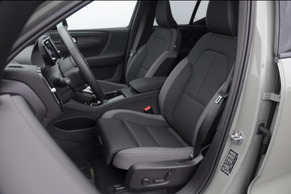 Volvo EX40 252PK Automaat Extended Range Ultra Panoramadak / 360 Camera / Apple carplay / Android auto / Elektrisch bedienbare voorstoelen / Pilot assist / Adaptive cruise control / Harman kardon audio / All season banden / Stoelverwarming voor / Warmtepomp Volvo EX40 252PK Automaat Extended Range Ultra Panoramadak / 360 Camera / Apple carplay / Android auto / Elektrisch bedienbare voorstoelen / Pilot assist / Adaptive cruise control / Harman kardon audio / All season banden / Stoelverwarming voor / Warmtepomp