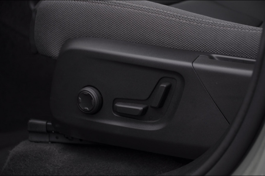 Volvo EX40 252PK Automaat Extended Range Ultra Panoramadak / 360 Camera / Apple carplay / Android auto / Elektrisch bedienbare voorstoelen / Pilot assist / Adaptive cruise control / Harman kardon audio / All season banden / Stoelverwarming voor / Warmtepomp Volvo EX40 252PK Automaat Extended Range Ultra Panoramadak / 360 Camera / Apple carplay / Android auto / Elektrisch bedienbare voorstoelen / Pilot assist / Adaptive cruise control / Harman kardon audio / All season banden / Stoelverwarming voor / Warmtepomp