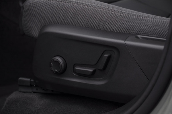Volvo EX40 252PK Automaat Extended Range Ultra Panoramadak / 360 Camera / Apple carplay / Android auto / Elektrisch bedienbare voorstoelen / Pilot assist / Adaptive cruise control / Harman kardon audio / All season banden / Stoelverwarming voor / Warmtepomp Volvo EX40 252PK Automaat Extended Range Ultra Panoramadak / 360 Camera / Apple carplay / Android auto / Elektrisch bedienbare voorstoelen / Pilot assist / Adaptive cruise control / Harman kardon audio / All season banden / Stoelverwarming voor / Warmtepomp