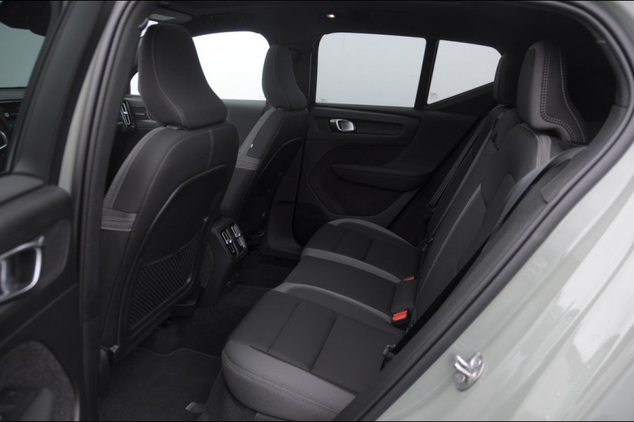 Volvo EX40 252PK Automaat Extended Range Ultra Panoramadak / 360 Camera / Apple carplay / Android auto / Elektrisch bedienbare voorstoelen / Pilot assist / Adaptive cruise control / Harman kardon audio / All season banden / Stoelverwarming voor / Warmtepomp Volvo EX40 252PK Automaat Extended Range Ultra Panoramadak / 360 Camera / Apple carplay / Android auto / Elektrisch bedienbare voorstoelen / Pilot assist / Adaptive cruise control / Harman kardon audio / All season banden / Stoelverwarming voor / Warmtepomp