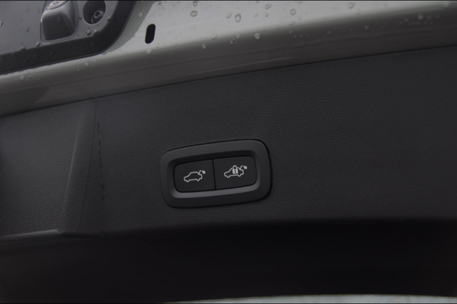 Volvo EX40 252PK Automaat Extended Range Ultra Panoramadak / 360 Camera / Apple carplay / Android auto / Elektrisch bedienbare voorstoelen / Pilot assist / Adaptive cruise control / Harman kardon audio / All season banden / Stoelverwarming voor / Warmtepomp Volvo EX40 252PK Automaat Extended Range Ultra Panoramadak / 360 Camera / Apple carplay / Android auto / Elektrisch bedienbare voorstoelen / Pilot assist / Adaptive cruise control / Harman kardon audio / All season banden / Stoelverwarming voor / Warmtepomp