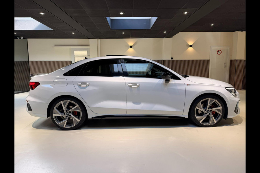 Audi A3 Limousine 35 TFSI 3x S-LINE |PANO|B&O|VIRTUAL|HUD|ACC|STOELVERWARMING Audi A3 Limousine 35 TFSI 3x S-LINE |PANO|B&O|VIRTUAL|HUD|ACC|STOELVERWARMING