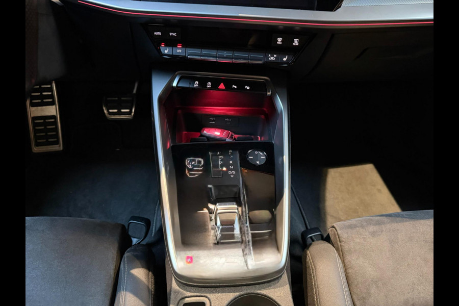 Audi A3 Limousine 35 TFSI 3x S-LINE |PANO|B&O|VIRTUAL|HUD|ACC|STOELVERWARMING Audi A3 Limousine 35 TFSI 3x S-LINE |PANO|B&O|VIRTUAL|HUD|ACC|STOELVERWARMING