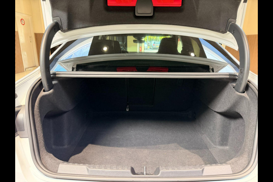 Audi A3 Limousine 35 TFSI 3x S-LINE |PANO|B&O|VIRTUAL|HUD|ACC|STOELVERWARMING Audi A3 Limousine 35 TFSI 3x S-LINE |PANO|B&O|VIRTUAL|HUD|ACC|STOELVERWARMING