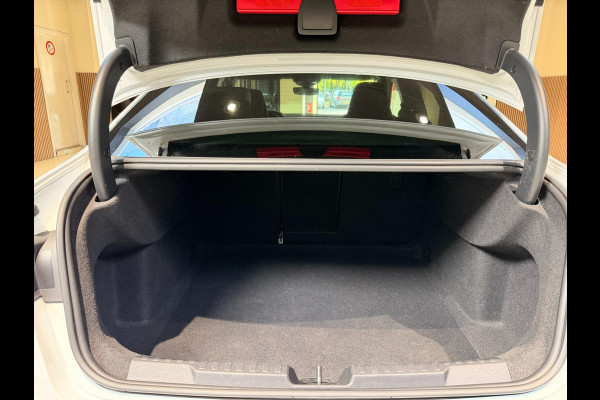 Audi A3 Limousine 35 TFSI 3x S-LINE |PANO|B&O|VIRTUAL|HUD|ACC|STOELVERWARMING Audi A3 Limousine 35 TFSI 3x S-LINE |PANO|B&O|VIRTUAL|HUD|ACC|STOELVERWARMING