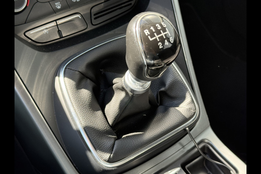 Ford Kuga BWJ 2017 | 1.5T 120PK Trend Ultimate | | TREKHAAK | CLIMA | CRUISE | NAVI | LICHTMETAAL | PDC | CARPLAY