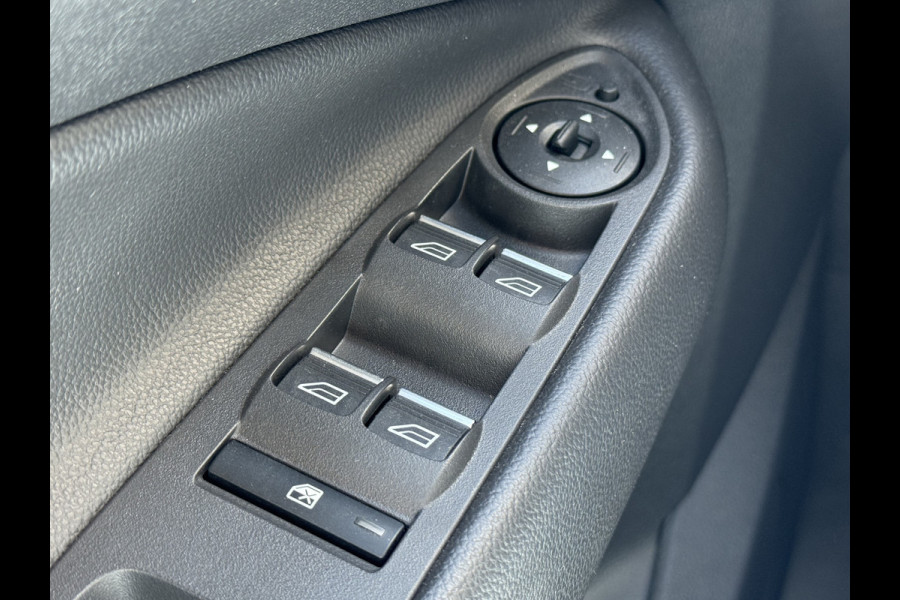 Ford Kuga BWJ 2017 | 1.5T 120PK Trend Ultimate | | TREKHAAK | CLIMA | CRUISE | NAVI | LICHTMETAAL | PDC | CARPLAY