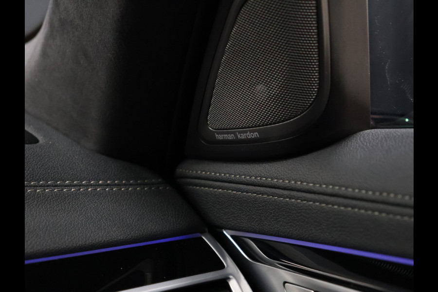 BMW 7 Serie 745e High Executive M Sport [SCHUIFKANTELDAK, HARMAN/KARDON, APPLE CARPLAY, ANDROID, ELEKTRISCH VERSTELBARE STOELEN V+A, STOELMASSAGE V+A, LUCHTVERING, 360 CAMERA, HEAD-UP, STUURVERWARMING, STOELVERKOELING, STOELVERWARM BMW 7 Serie 745e High Executive M Sport [SCHUIFKANTELDAK, HARMAN/KARDON, APPLE CARPLAY, ANDROID, ELEKTRISCH VERSTELBARE STOELEN V+A, STOELMASSAGE V+A, LUCHTVERING, 360 CAMERA, HEAD-UP, STUURVERWARMING, STOELVERKOELING, STOELVERWARM
