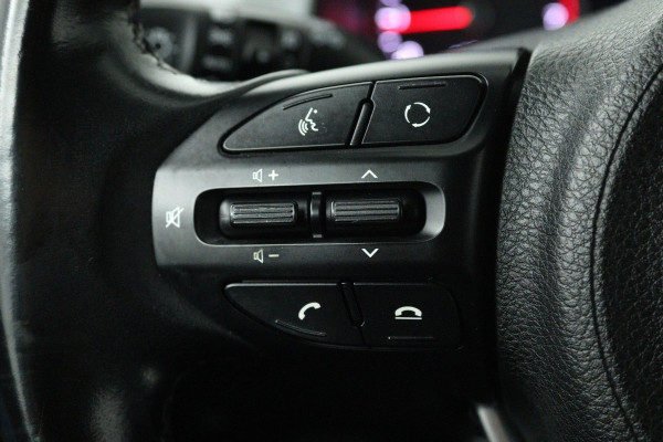 Kia Stonic 1.0 T-GDi DynamicLine (TREKHAAK, ACHTERUITRIJCAMERA, PARKEERSENSOREN, LANE-ASSIST, CRUISE CONTROL) Kia Stonic 1.0 T-GDi DynamicLine (TREKHAAK, ACHTERUITRIJCAMERA, PARKEERSENSOREN, LANE-ASSIST, CRUISE CONTROL)