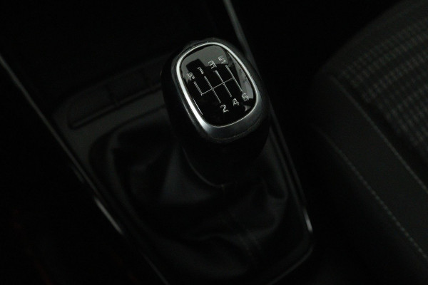 Kia Stonic 1.0 T-GDi DynamicLine (TREKHAAK, ACHTERUITRIJCAMERA, PARKEERSENSOREN, LANE-ASSIST, CRUISE CONTROL) Kia Stonic 1.0 T-GDi DynamicLine (TREKHAAK, ACHTERUITRIJCAMERA, PARKEERSENSOREN, LANE-ASSIST, CRUISE CONTROL)