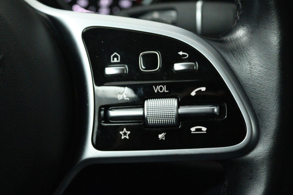 Mercedes-Benz E-Klasse 200 Business (SFEERVERLICHTING STOELVERWARMING, NAVIGATIE, CRUISE CONTROL, PARKEERSENSOREN) Mercedes-Benz E-Klasse 200 Business (SFEERVERLICHTING STOELVERWARMING, NAVIGATIE, CRUISE CONTROL, PARKEERSENSOREN)