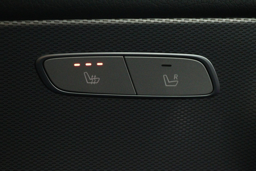 Mercedes-Benz E-Klasse 200 Business (SFEERVERLICHTING STOELVERWARMING, NAVIGATIE, CRUISE CONTROL, PARKEERSENSOREN) Mercedes-Benz E-Klasse 200 Business (SFEERVERLICHTING STOELVERWARMING, NAVIGATIE, CRUISE CONTROL, PARKEERSENSOREN)