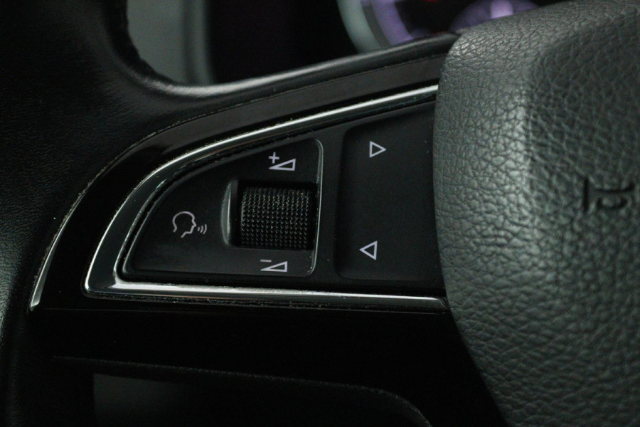 Škoda Karoq 1.5 TSI ACT Business Edition (TREKHAAK, STOELVERVARMING, ACHTERUITIJCAMERA, SFEERVERLICHTING, , NAVIGATIE, CAMERA)