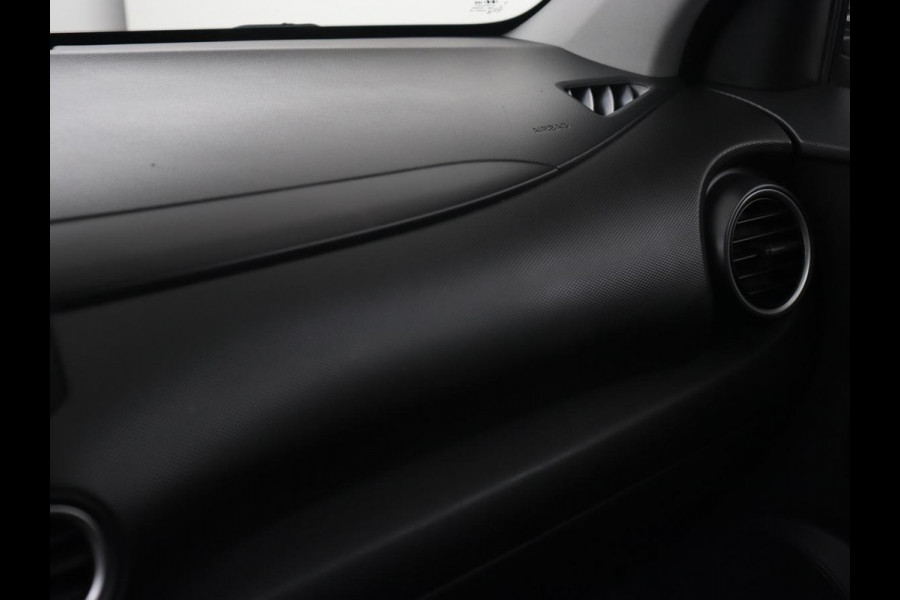 Hyundai Kona 1.0T Comfort | Camera | Carplay | Navigatie | Cruise control | Climate control | Parkeerhulp | DAB | 16'' lichtmetalen velgen