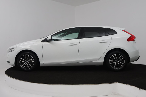 Volvo V40 1.5 T2 Nordic+ (TREKHAAK, AUTOMAAT, STOELVERWARMING, NAVIGATIE, CRUISE CONTROL, PARKEERSENSOREN)