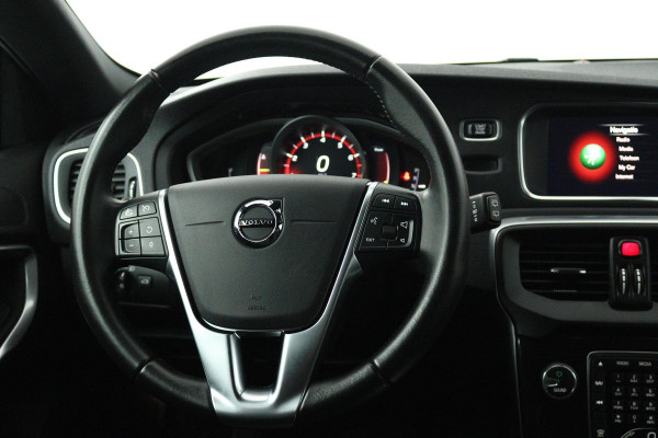 Volvo V40 1.5 T2 Nordic+ (TREKHAAK, AUTOMAAT, STOELVERWARMING, NAVIGATIE, CRUISE CONTROL, PARKEERSENSOREN)