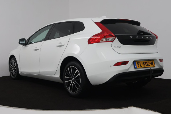 Volvo V40 1.5 T2 Nordic+ (TREKHAAK, AUTOMAAT, STOELVERWARMING, NAVIGATIE, CRUISE CONTROL, PARKEERSENSOREN)