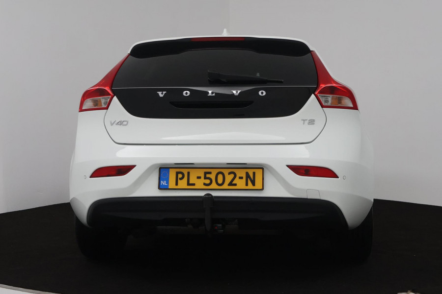 Volvo V40 1.5 T2 Nordic+ (TREKHAAK, AUTOMAAT, STOELVERWARMING, NAVIGATIE, CRUISE CONTROL, PARKEERSENSOREN)