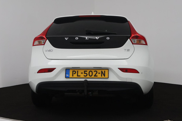 Volvo V40 1.5 T2 Nordic+ (TREKHAAK, AUTOMAAT, STOELVERWARMING, NAVIGATIE, CRUISE CONTROL, PARKEERSENSOREN)