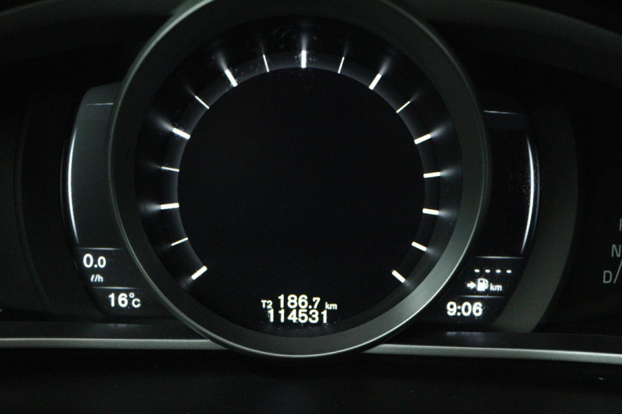 Volvo V40 1.5 T2 Nordic+ (TREKHAAK, AUTOMAAT, STOELVERWARMING, NAVIGATIE, CRUISE CONTROL, PARKEERSENSOREN)