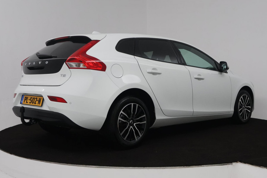 Volvo V40 1.5 T2 Nordic+ (TREKHAAK, AUTOMAAT, STOELVERWARMING, NAVIGATIE, CRUISE CONTROL, PARKEERSENSOREN)