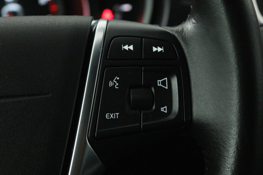 Volvo V40 1.5 T2 Nordic+ (TREKHAAK, AUTOMAAT, STOELVERWARMING, NAVIGATIE, CRUISE CONTROL, PARKEERSENSOREN)