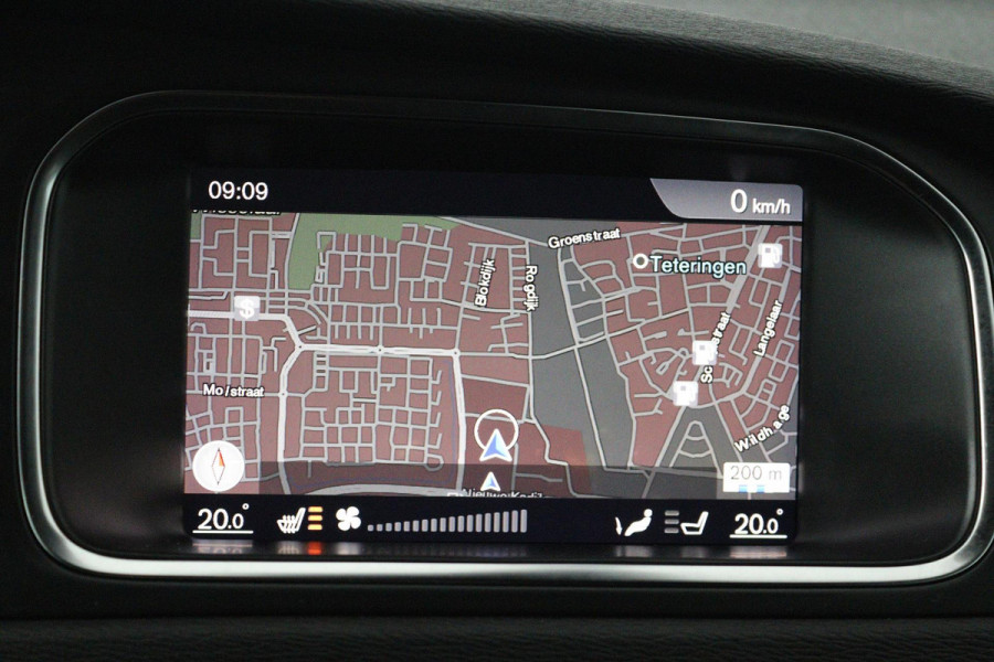 Volvo V40 1.5 T2 Nordic+ (TREKHAAK, AUTOMAAT, STOELVERWARMING, NAVIGATIE, CRUISE CONTROL, PARKEERSENSOREN)