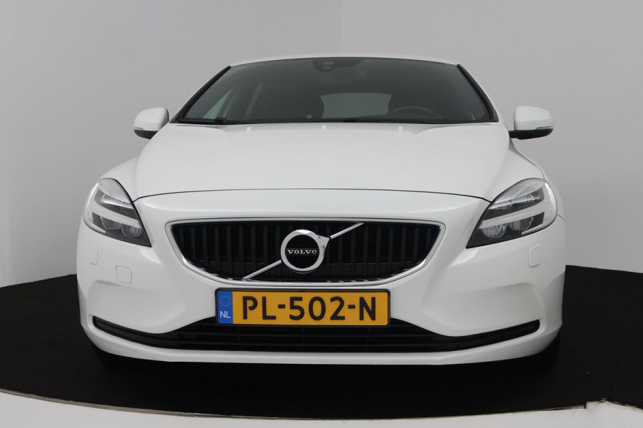 Volvo V40 1.5 T2 Nordic+ (TREKHAAK, AUTOMAAT, STOELVERWARMING, NAVIGATIE, CRUISE CONTROL, PARKEERSENSOREN)