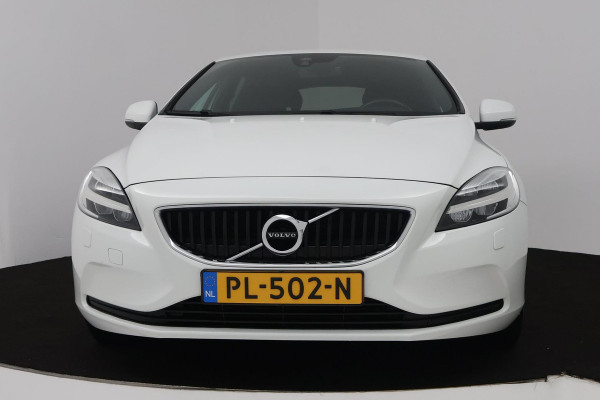 Volvo V40 1.5 T2 Nordic+ (TREKHAAK, AUTOMAAT, STOELVERWARMING, NAVIGATIE, CRUISE CONTROL, PARKEERSENSOREN)