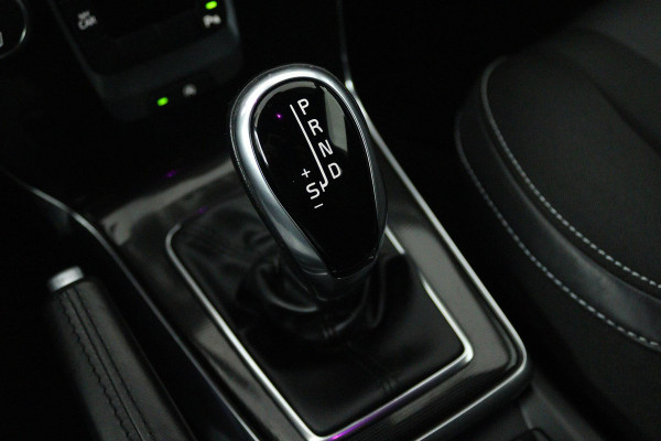 Volvo V40 1.5 T2 Nordic+ (TREKHAAK, AUTOMAAT, STOELVERWARMING, NAVIGATIE, CRUISE CONTROL, PARKEERSENSOREN)