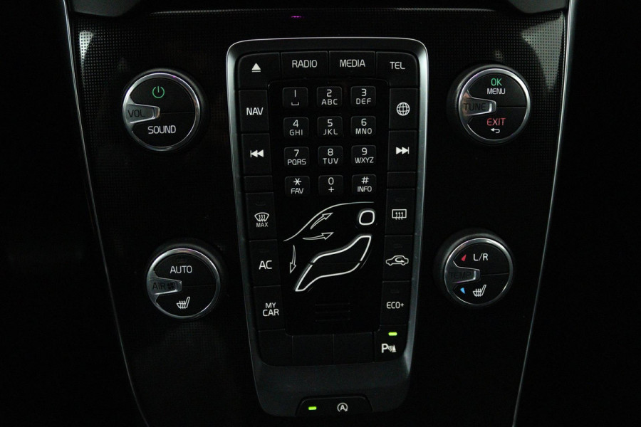 Volvo V40 1.5 T2 Nordic+ (TREKHAAK, AUTOMAAT, STOELVERWARMING, NAVIGATIE, CRUISE CONTROL, PARKEERSENSOREN)