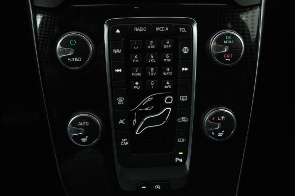 Volvo V40 1.5 T2 Nordic+ (TREKHAAK, AUTOMAAT, STOELVERWARMING, NAVIGATIE, CRUISE CONTROL, PARKEERSENSOREN)
