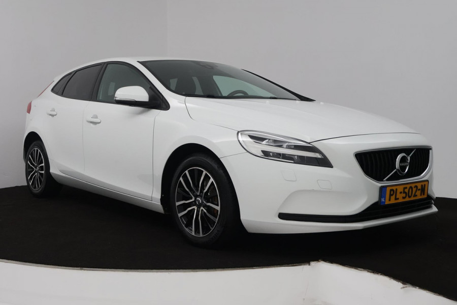 Volvo V40 1.5 T2 Nordic+ (TREKHAAK, AUTOMAAT, STOELVERWARMING, NAVIGATIE, CRUISE CONTROL, PARKEERSENSOREN)