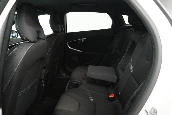 Volvo V40 1.5 T2 Nordic+ (TREKHAAK, AUTOMAAT, STOELVERWARMING, NAVIGATIE, CRUISE CONTROL, PARKEERSENSOREN)