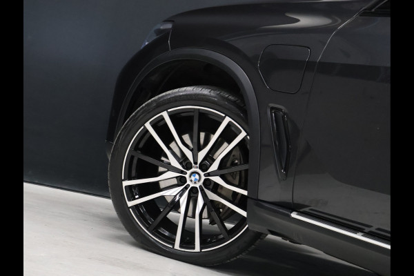 BMW X5 xDrive45e High Executive *WEEKAANBIEDINNG* [SCHUIFKANTELDAK, TREKHAAK INKLAPBAAR, MEMORY SEATS, HARMAN/KARDON, APPLE CARPLAY, ANDROID, 360 CAMERA, HEAD-UP, STUURVERWARMING, STOELVERWARMING, ADAPTIVE CRUISE, VOL LEDER