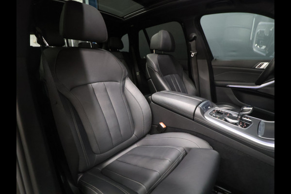 BMW X5 xDrive45e High Executive *WEEKAANBIEDINNG* [SCHUIFKANTELDAK, TREKHAAK INKLAPBAAR, MEMORY SEATS, HARMAN/KARDON, APPLE CARPLAY, ANDROID, 360 CAMERA, HEAD-UP, STUURVERWARMING, STOELVERWARMING, ADAPTIVE CRUISE, VOL LEDER