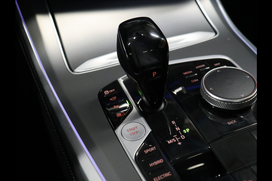 BMW X5 xDrive45e High Executive *WEEKAANBIEDINNG* [SCHUIFKANTELDAK, TREKHAAK INKLAPBAAR, MEMORY SEATS, HARMAN/KARDON, APPLE CARPLAY, ANDROID, 360 CAMERA, HEAD-UP, STUURVERWARMING, STOELVERWARMING, ADAPTIVE CRUISE, VOL LEDER