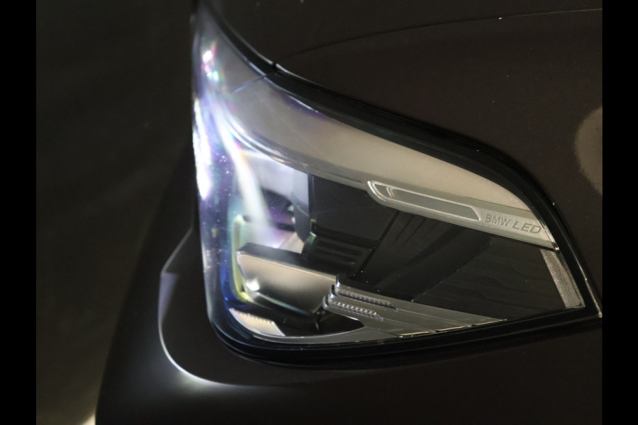 BMW X5 xDrive45e High Executive *WEEKAANBIEDINNG* [SCHUIFKANTELDAK, TREKHAAK INKLAPBAAR, MEMORY SEATS, HARMAN/KARDON, APPLE CARPLAY, ANDROID, 360 CAMERA, HEAD-UP, STUURVERWARMING, STOELVERWARMING, ADAPTIVE CRUISE, VOL LEDER