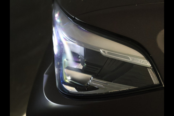 BMW X5 xDrive45e High Executive *WEEKAANBIEDINNG* [SCHUIFKANTELDAK, TREKHAAK INKLAPBAAR, MEMORY SEATS, HARMAN/KARDON, APPLE CARPLAY, ANDROID, 360 CAMERA, HEAD-UP, STUURVERWARMING, STOELVERWARMING, ADAPTIVE CRUISE, VOL LEDER