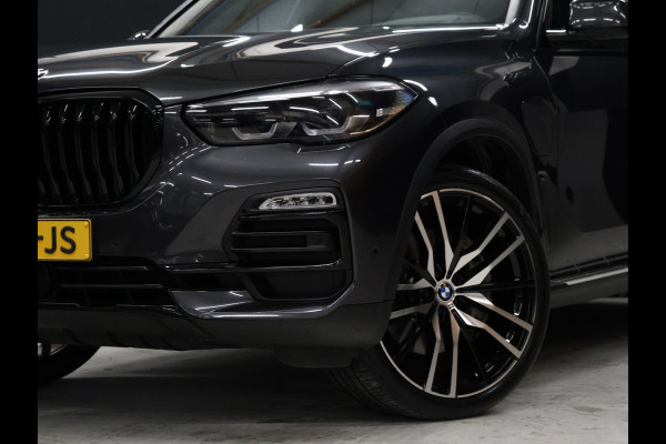 BMW X5 xDrive45e High Executive *WEEKAANBIEDINNG* [SCHUIFKANTELDAK, TREKHAAK INKLAPBAAR, MEMORY SEATS, HARMAN/KARDON, APPLE CARPLAY, ANDROID, 360 CAMERA, HEAD-UP, STUURVERWARMING, STOELVERWARMING, ADAPTIVE CRUISE, VOL LEDER
