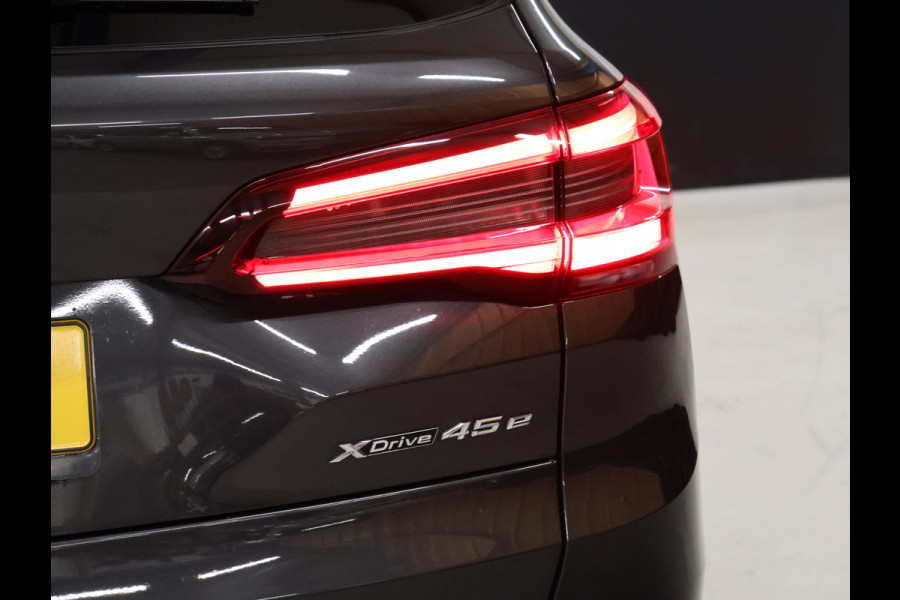 BMW X5 xDrive45e High Executive *WEEKAANBIEDINNG* [SCHUIFKANTELDAK, TREKHAAK INKLAPBAAR, MEMORY SEATS, HARMAN/KARDON, APPLE CARPLAY, ANDROID, 360 CAMERA, HEAD-UP, STUURVERWARMING, STOELVERWARMING, ADAPTIVE CRUISE, VOL LEDER
