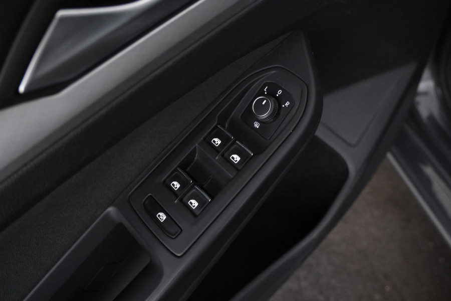 Volkswagen GOLF Variant 1.0 eTSI Life Business 110pk, Automaat, Apple carplay, Climate,