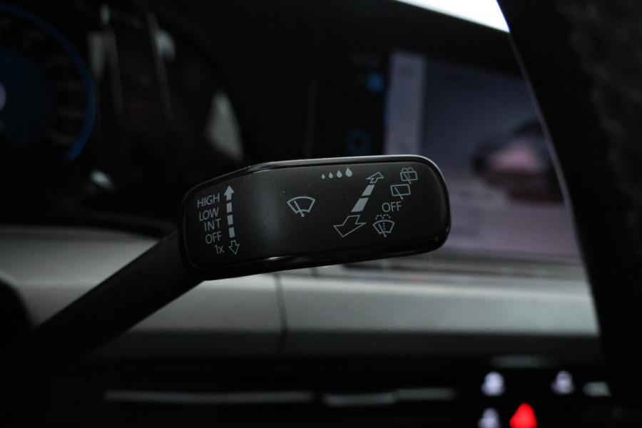 Volkswagen GOLF Variant 1.0 eTSI Life Business 110pk, Automaat, Apple carplay, Climate,