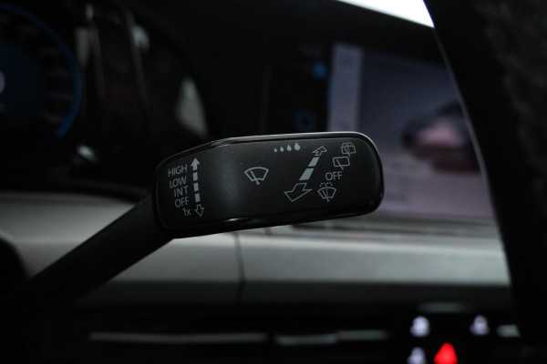 Volkswagen GOLF Variant 1.0 eTSI Life Business 110pk, Automaat, Apple carplay, Climate,