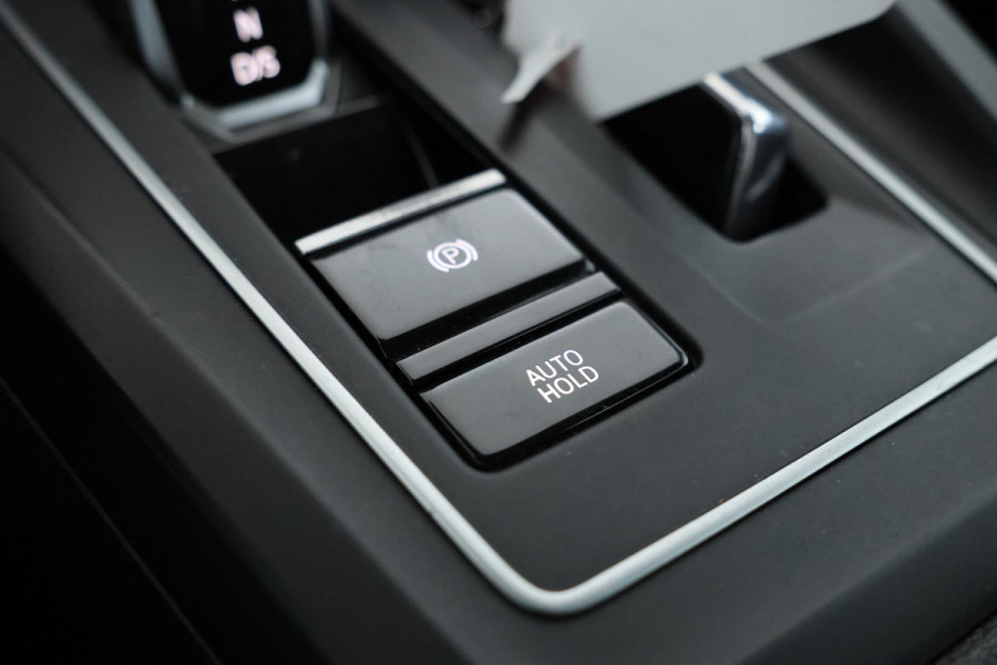 Volkswagen GOLF Variant 1.0 eTSI Life Business 110pk, Automaat, Apple carplay, Climate,