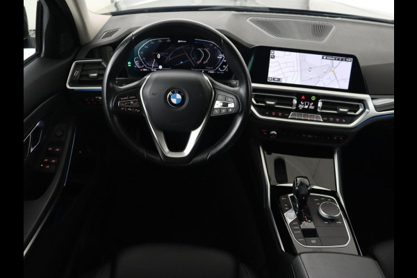 BMW 3-serie 330e Sport Line | Adaptive cruise | Stoelverwarming | Sportstoelen | Carplay | Sfeerverlichting | Live Cockpit | Navigatie | Half leder | DAB | Climate control | PHEV | Plug In