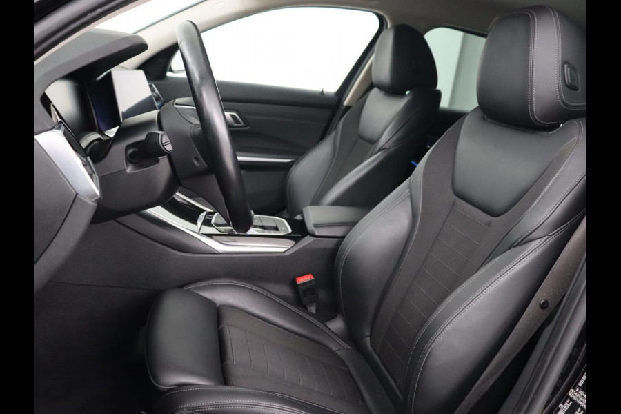 BMW 3-serie 330e Sport Line | Adaptive cruise | Stoelverwarming | Sportstoelen | Carplay | Sfeerverlichting | Live Cockpit | Navigatie | Half leder | DAB | Climate control | PHEV | Plug In