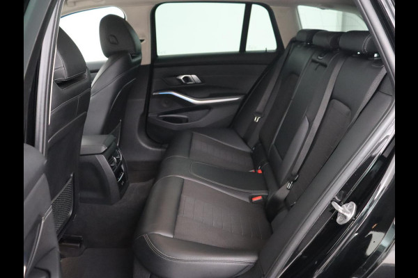 BMW 3-serie 330e Sport Line | Adaptive cruise | Stoelverwarming | Sportstoelen | Carplay | Sfeerverlichting | Live Cockpit | Navigatie | Half leder | DAB | Climate control | PHEV | Plug In