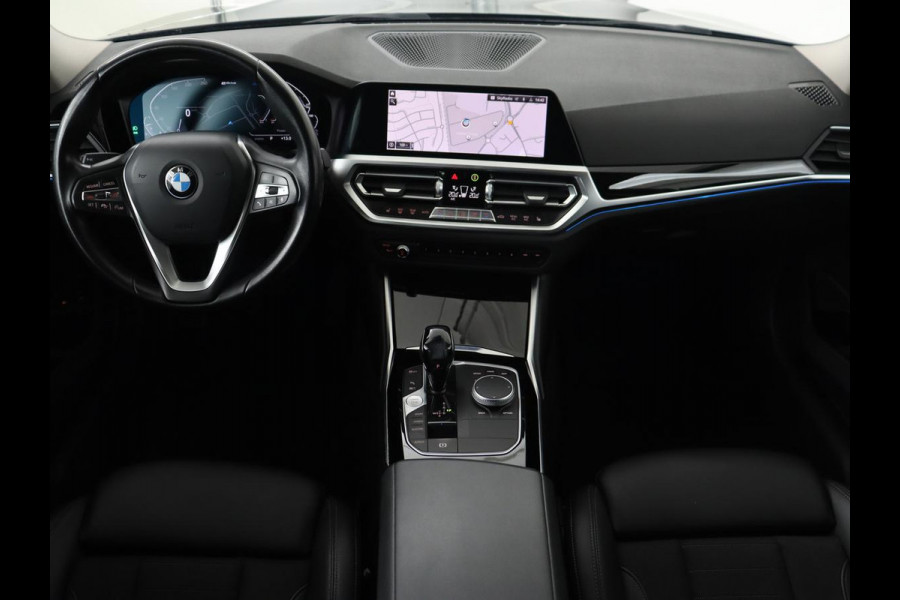 BMW 3-serie 330e Sport Line | Adaptive cruise | Stoelverwarming | Sportstoelen | Carplay | Sfeerverlichting | Live Cockpit | Navigatie | Half leder | DAB | Climate control | PHEV | Plug In
